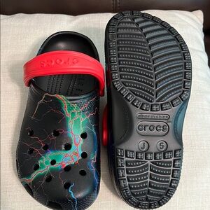 CROCS Black and Red Slippers with Non-Slip Sole and Ventilation